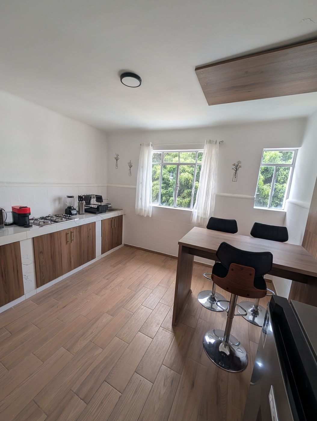 Cocina equipada con barra
