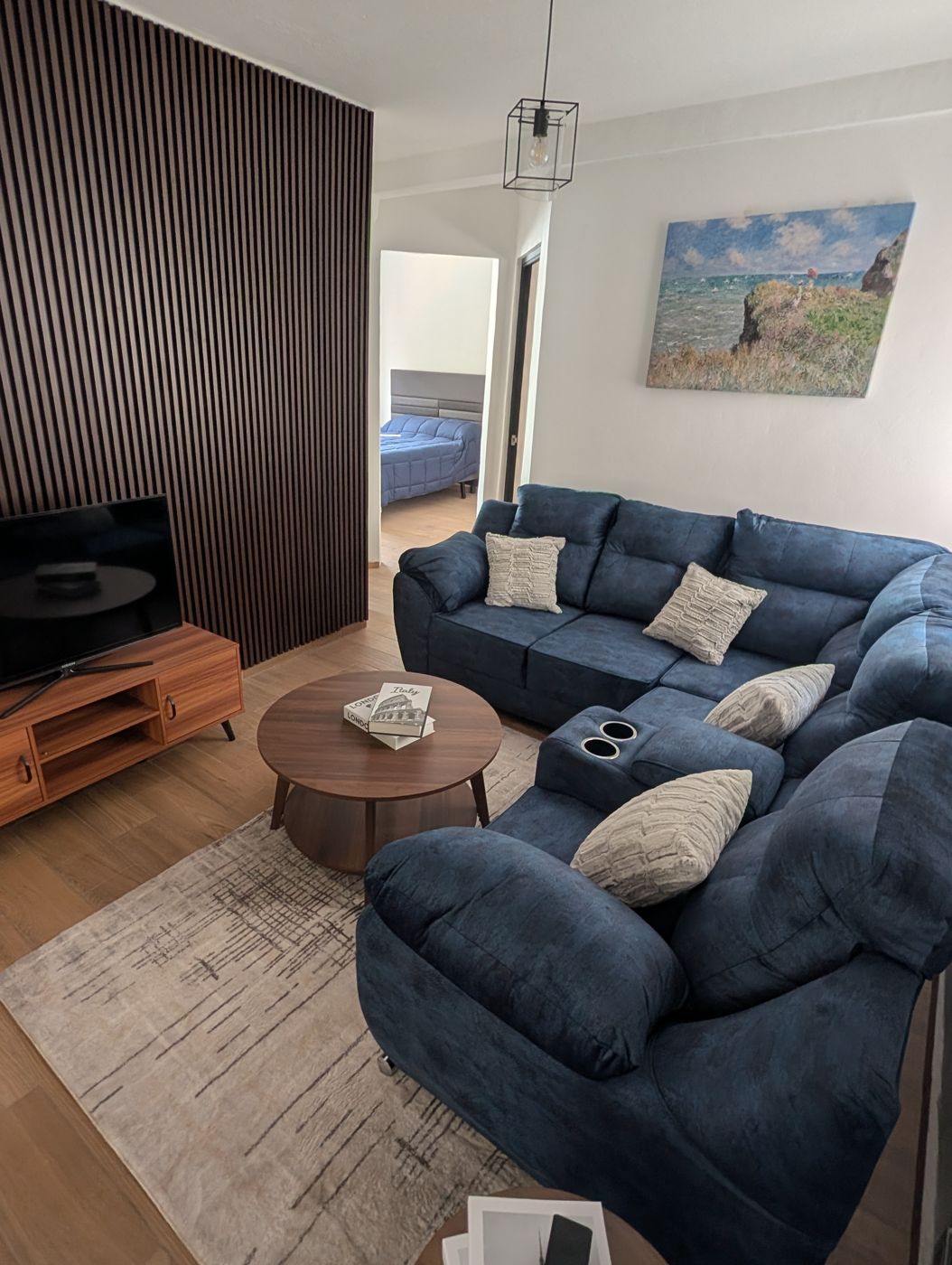 Sala y acceso a recámara